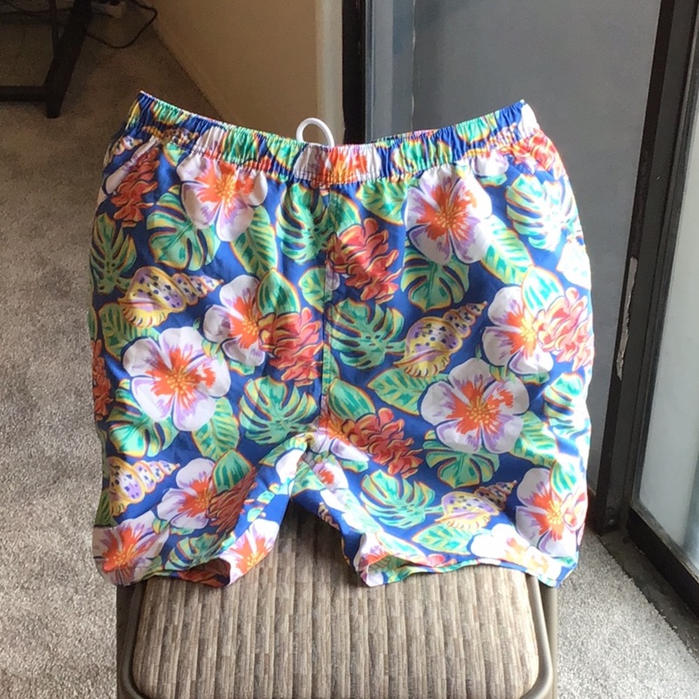 Vineyard Vines XL swimming shorts used